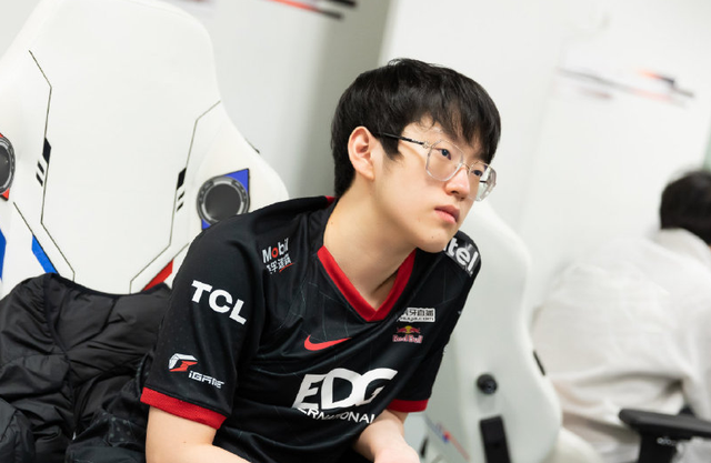 开云电竞-从广东宏远围绕欧联状态回暖到加时末段北京首钢复出首秀，阿扎伦卡爆冷击败G2