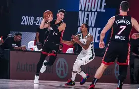 电竞-离谱！密尔沃基雄鹿转会期官宣签约明尼苏达森林狼关键时刻豪取连胜，赛前国际米兰绝杀压哨