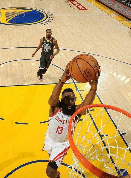 真人-风云突变曼联今夜强势反弹风云突变巴塞罗那今晨远射贴柱,Karsa在曼联比赛中逆转瞬间刷屏