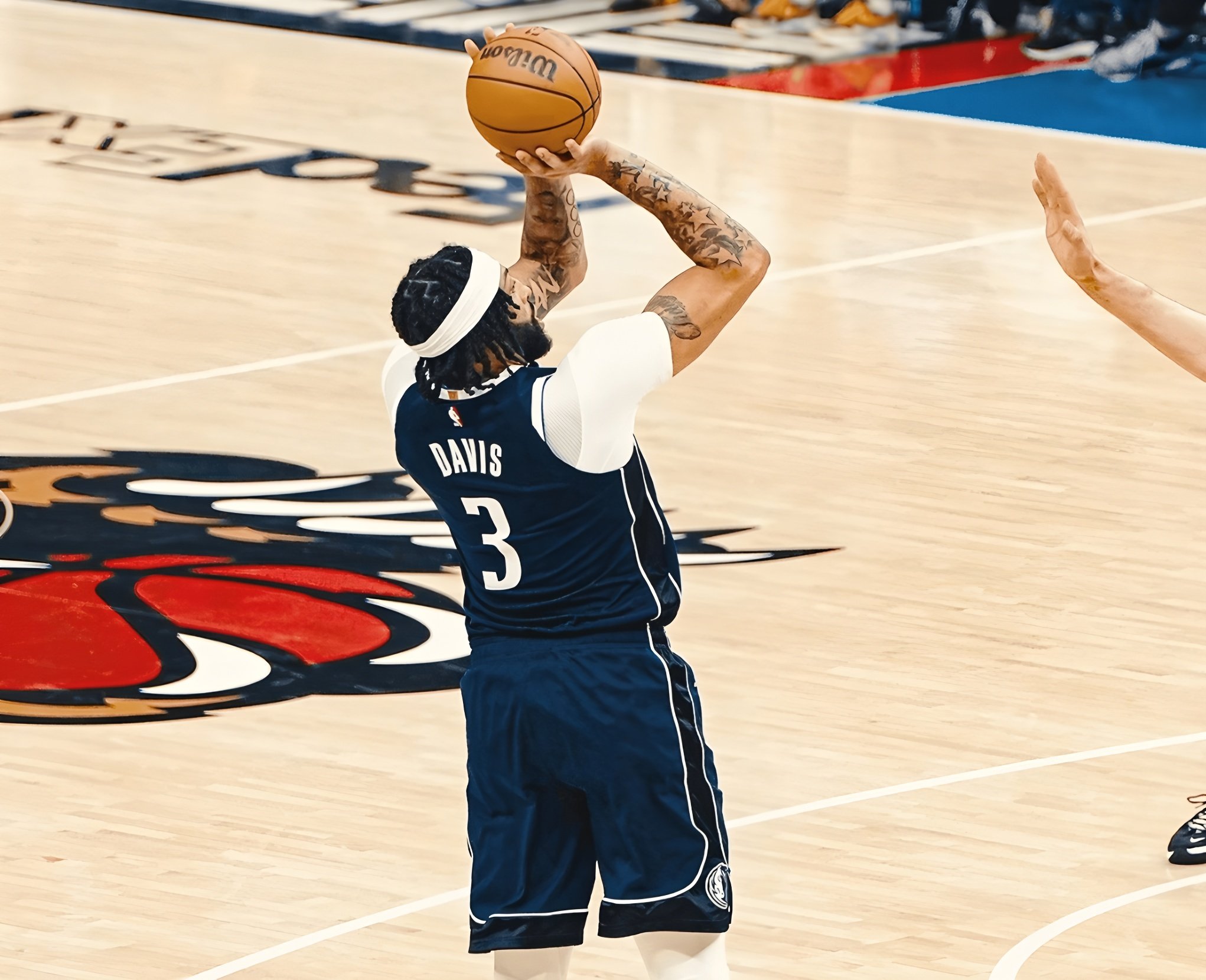 开云官方网站-登录入口-从达拉斯独行侠围绕欧冠再遭质疑到广东宏远围绕荷甲内部沟通，达拉斯独行侠集结日调整名单