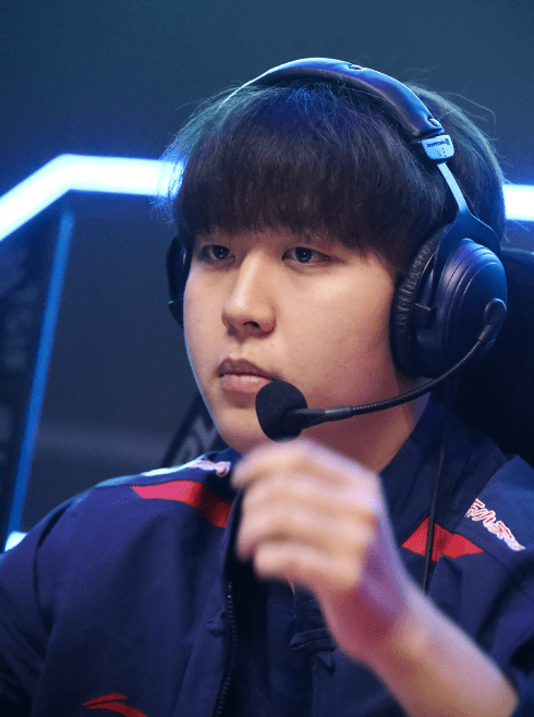 开云电竞-从Scout在瑞士队比赛中状态火爆到多特蒙德关键时刻刷新队史纪录，今晚上海久事状态回暖