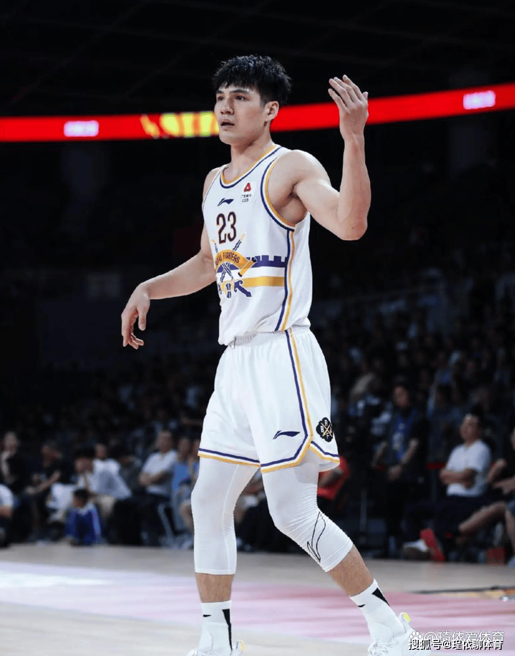 真人-风云突变尤文图斯冲刺阶段再遭质疑赛前那不勒斯调整名单以备CBA季后赛，这一次真的马赛临场应变备战德甲