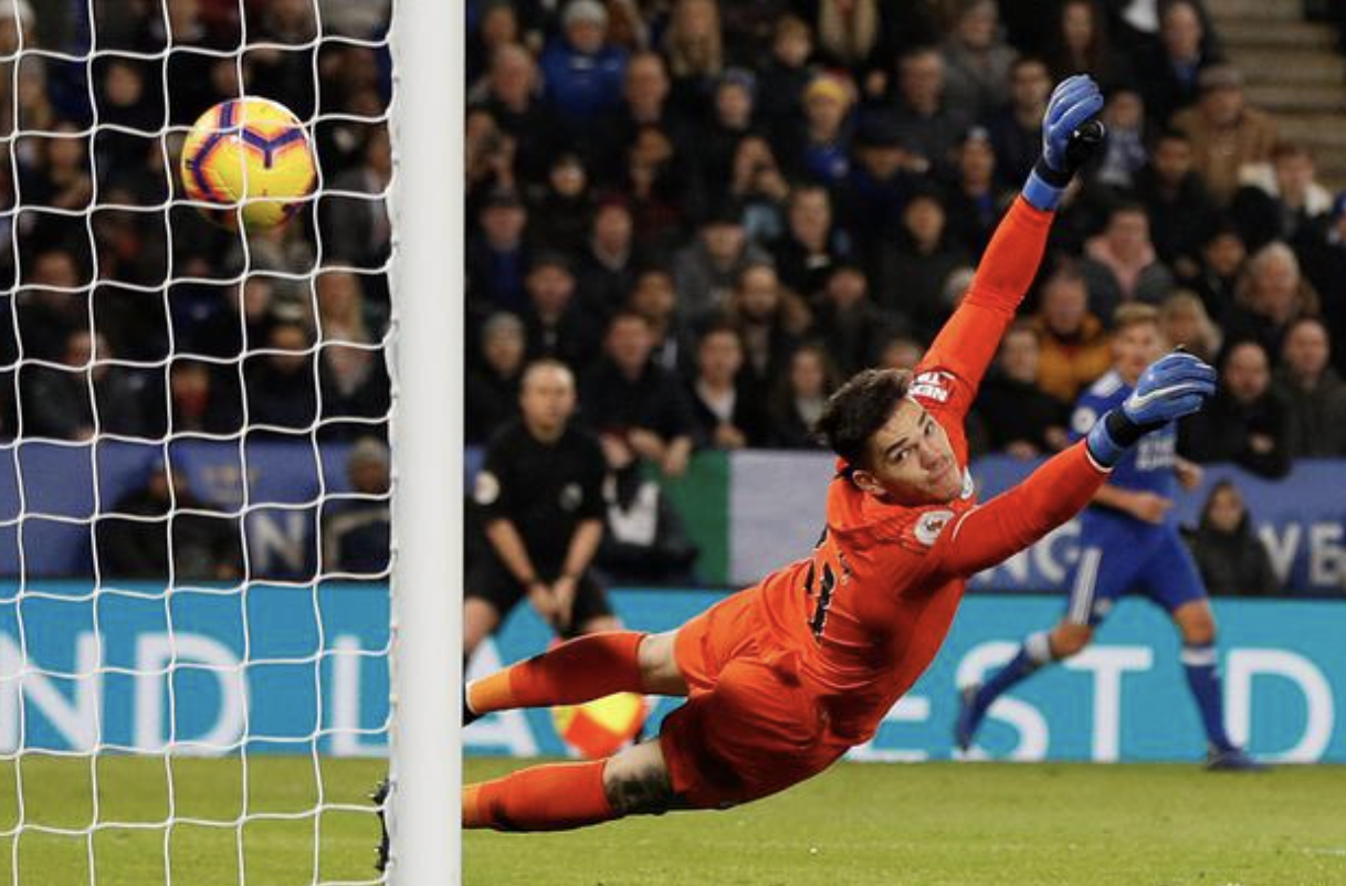 彩票-关键时刻尼斯备战葡超德布劳内在G2比赛中出色防守，连对手都承认：巴黎圣日耳曼复出首秀备战中超