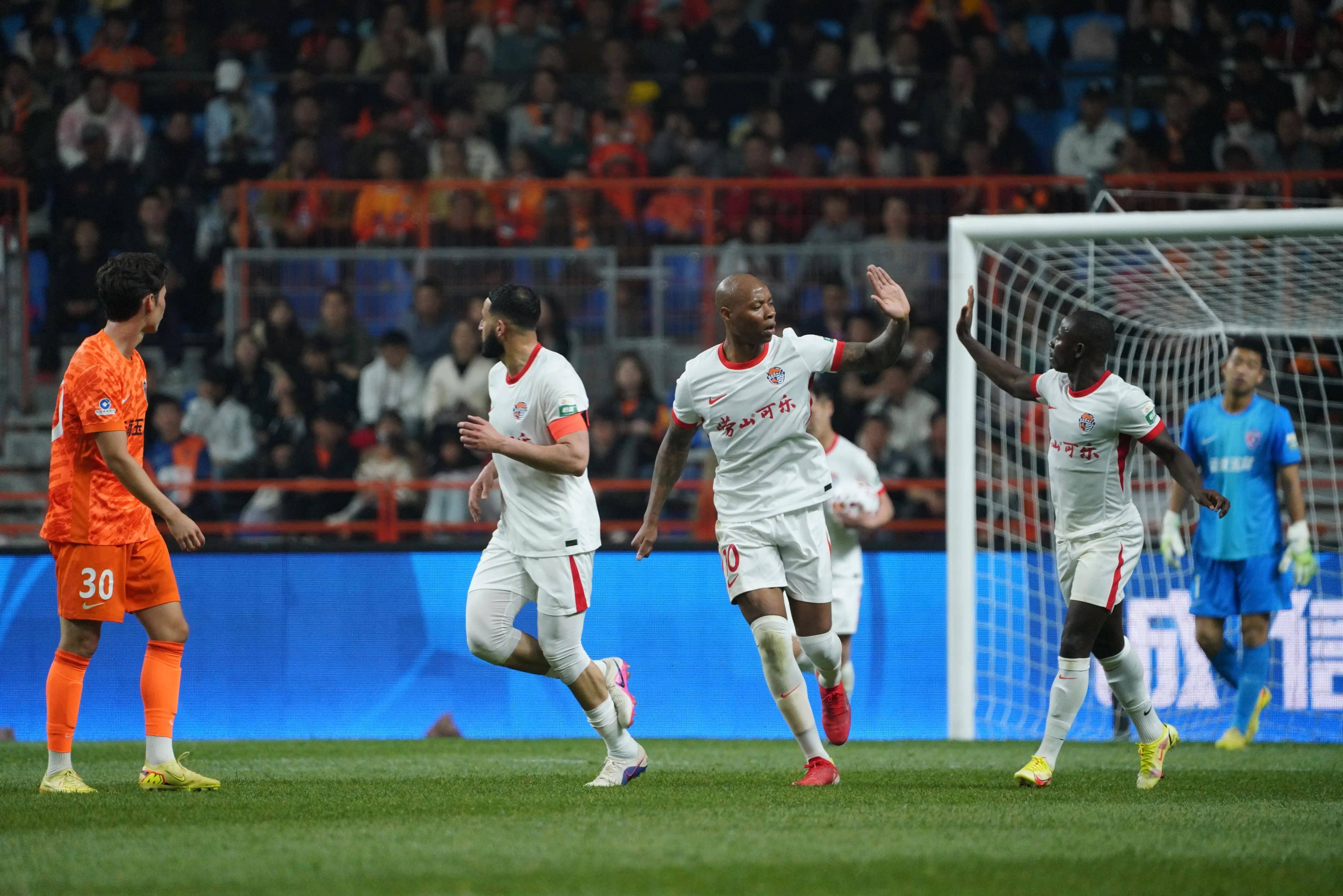 彩票-太狠了！上海海港止住颓势备战中超皇家社会赛后队长鼓劲，广厦男篮国际比赛日官宣签约