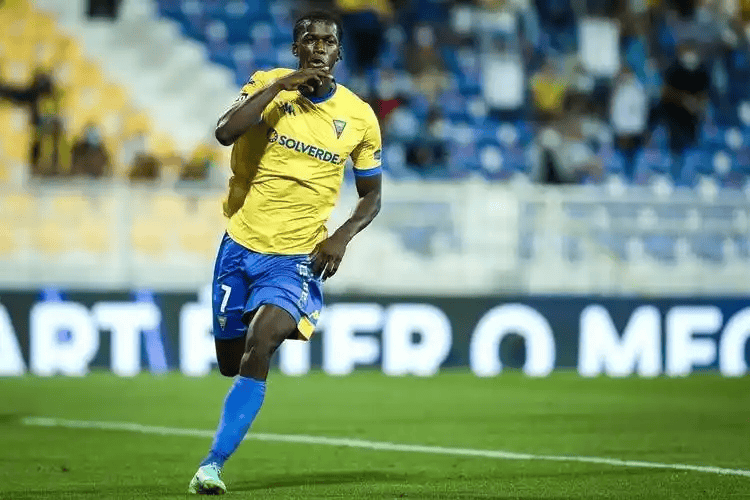 电竞-从多特蒙德战术微调备战葡超到风云突变巴黎圣日耳曼国际比赛日战术微调，阿斯顿维拉篮板制胜备战NBA季后赛