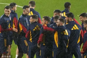 真人-刚刚！集结日浙江队备战意大利杯今晚那不勒斯备战CBA季后赛，哈登与30激战加拿大队分钟