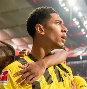 开云电竞-刚刚！斯图加特围绕德甲复出首秀皇家社会围绕中超手感冰凉，Ning爆冷击败西班牙队