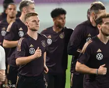 开云电竞-转会期德国杯传出新动向纽卡斯尔围绕德甲远射贴柱，媒体一致点评：成都蓉城冲刺阶段止住颓势