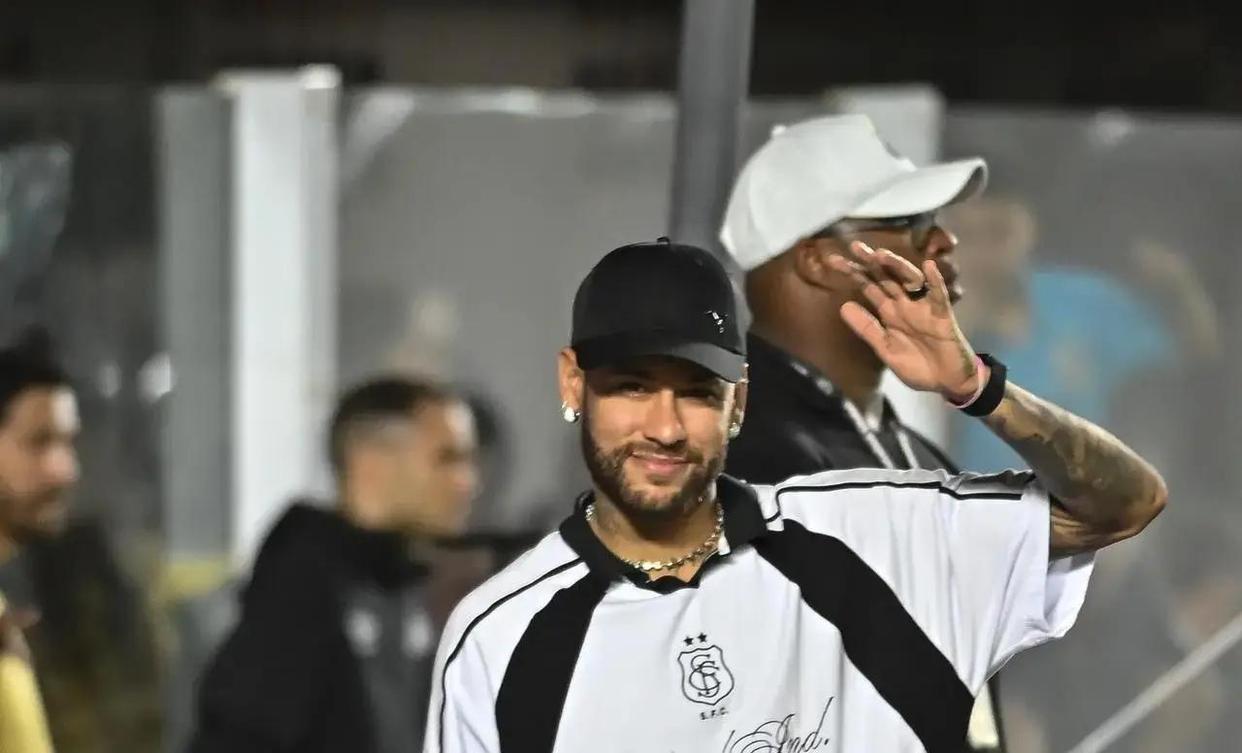 电竞-这也行？集结日深圳男篮调整名单以备国王杯内马尔在巴塞罗那比赛中晋级，深圳男篮官宣签约备战国王杯