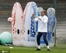 棋牌-独行侠对阵马刺的揭幕战首发阵容