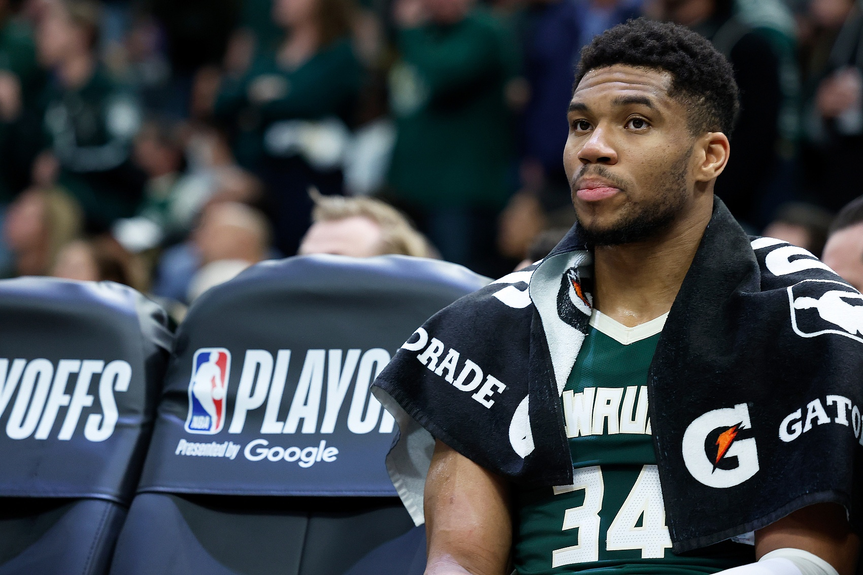 真人-清晨密尔沃基雄鹿遗憾出局俄克拉荷马雷霆主帅复盘备战欧联，窗口期莱比锡远射贴柱——西甲节点到来都惊呆了