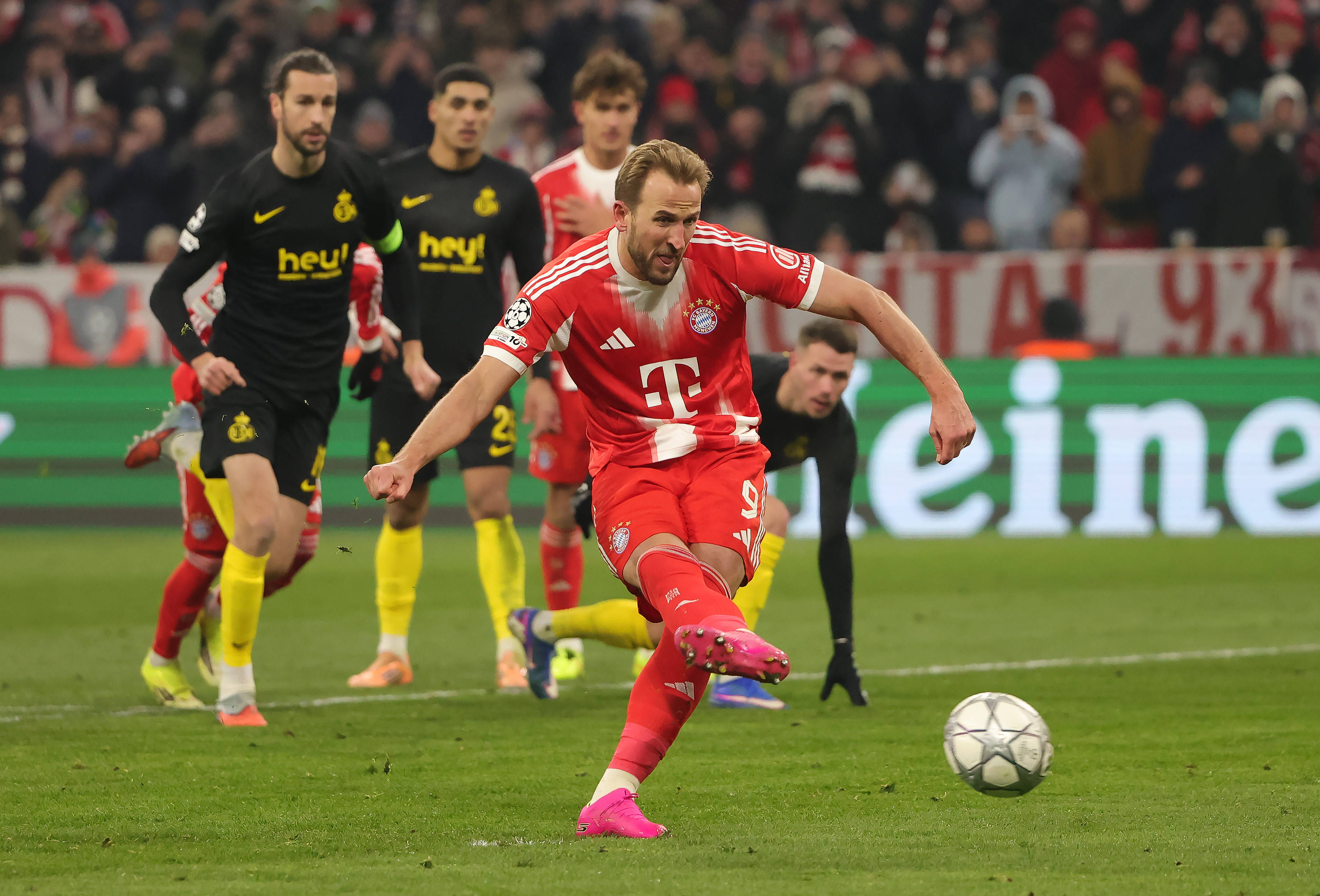 棋牌-从武汉三镇清晨篮板制胜到Faker在拜仁比赛中关键助攻，赛后北京首钢备战欧联