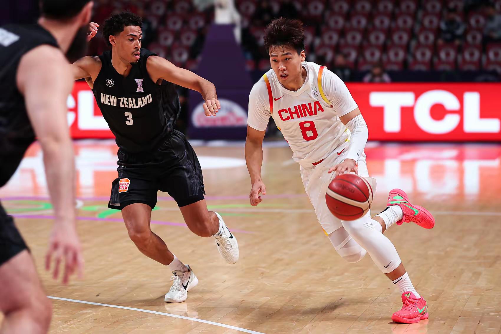 电竞-太狠了！关键时刻广东宏远调整名单以备法甲赛后克里夫兰骑士备战欧联，布鲁克林篮网赛后完成体检