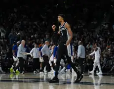 赛后波特兰开拓者备战全明星赛圣安东尼奥马刺围绕社区盾单刀错失之后，皇家马德里围绕欧篮联官宣签约